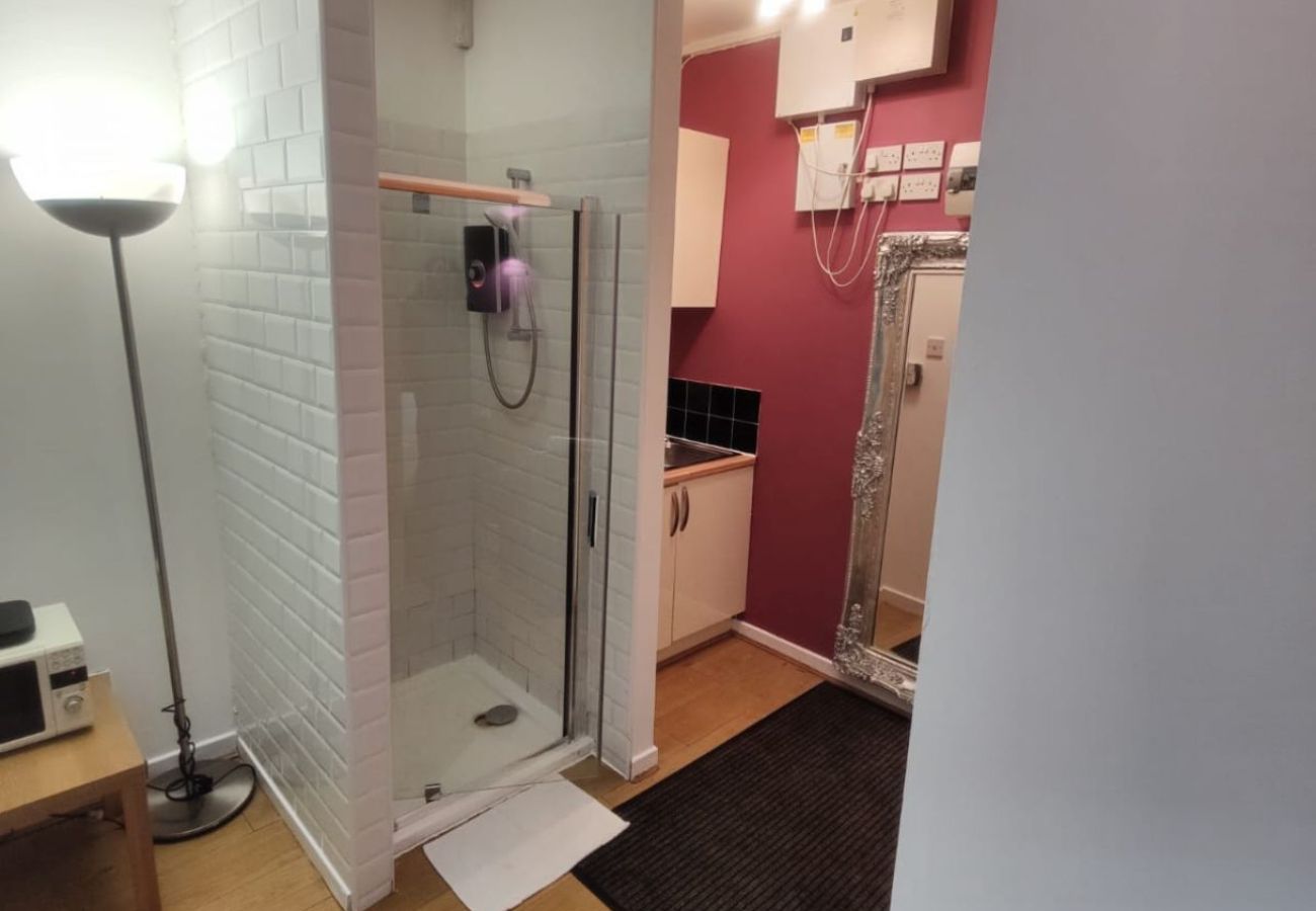 Apartment in Glasgow - Westend Studio Apt by City Living Scotland