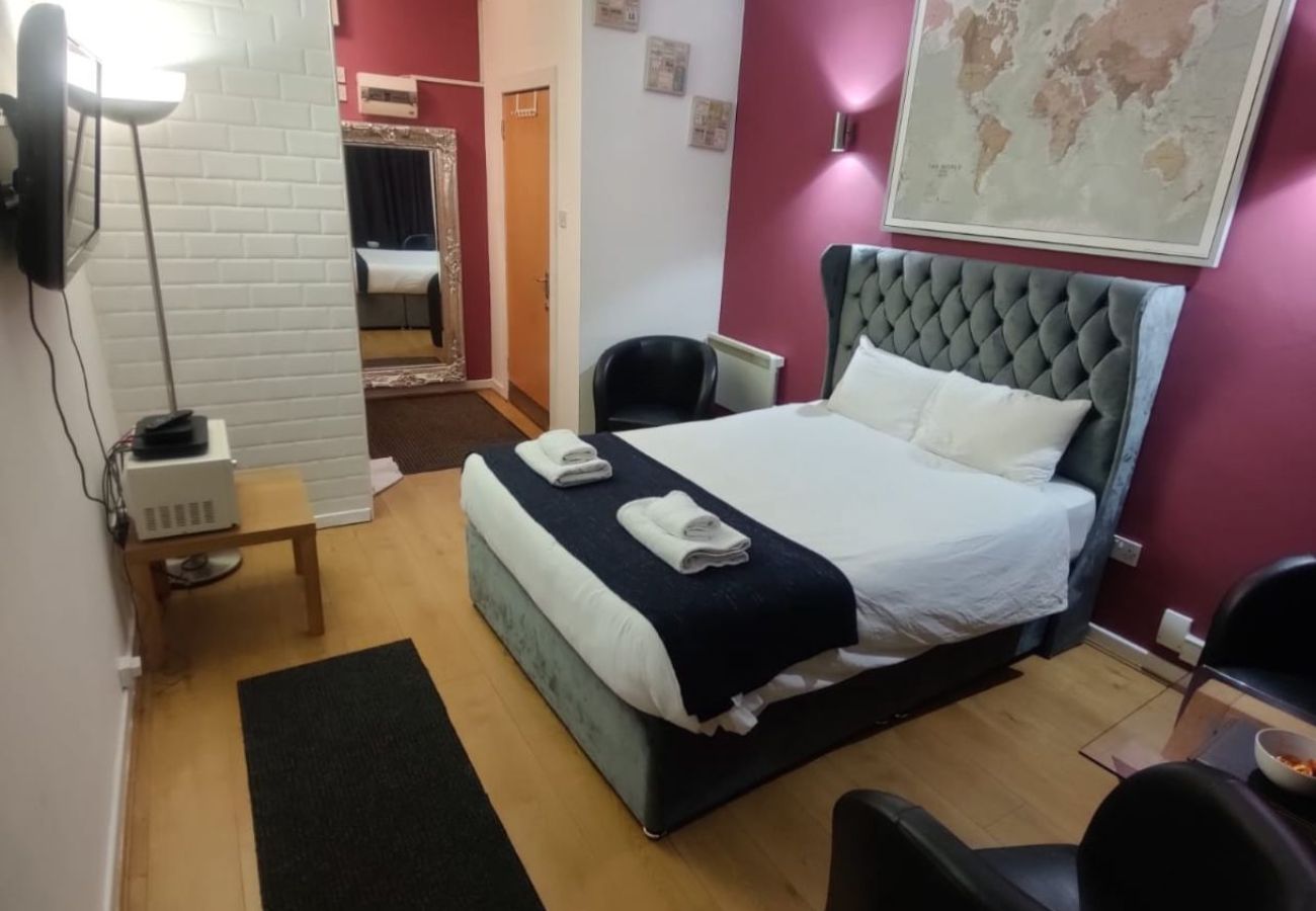 Apartment in Glasgow - Westend Studio Apt by City Living Scotland