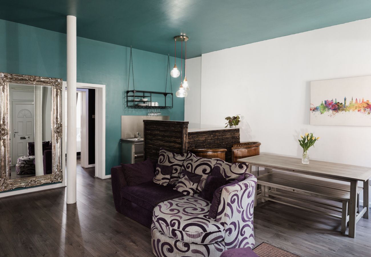 Apartment in Glasgow - Westend SECC & Hydro - Two Bed Apt by City Living Scotland