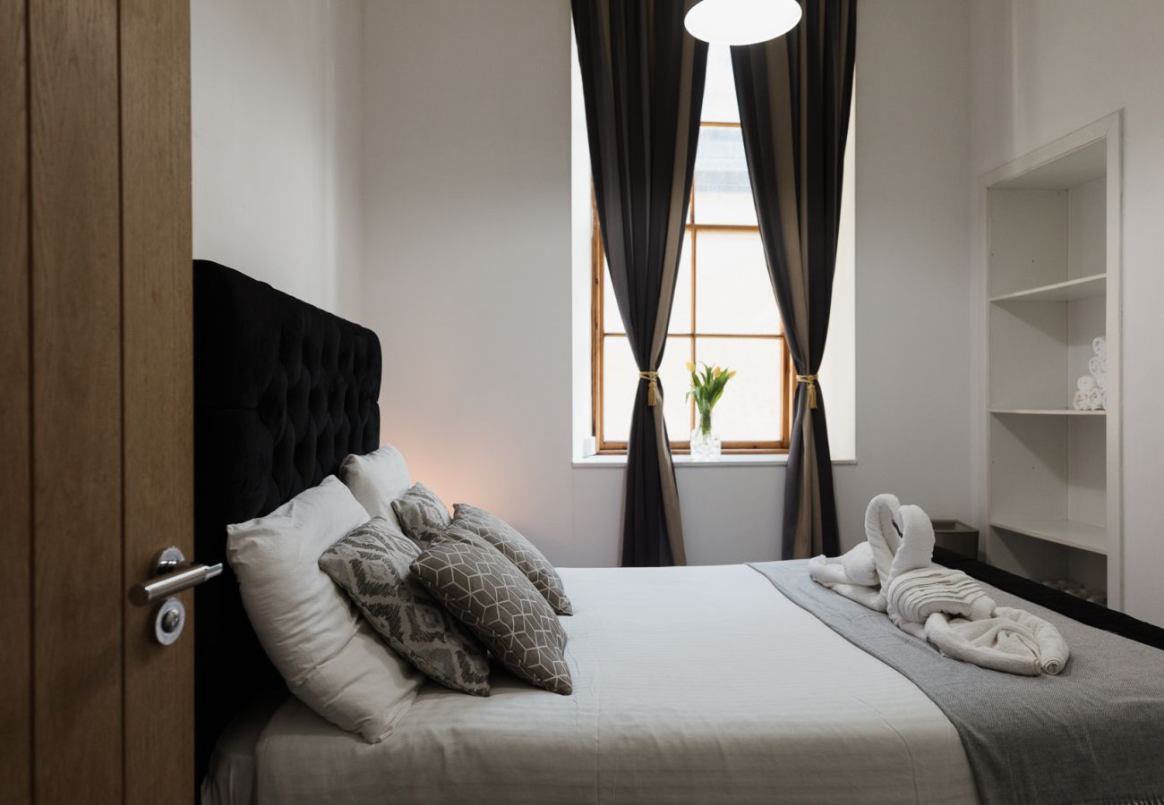 Apartment in Glasgow - Westend SECC & Hydro - Two Bed Apt by City Living Scotland
