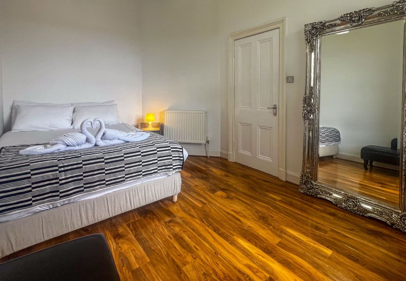 Apartment in Edinburgh - Stylish 2BR Apt – Leith | Citi Living Scotland