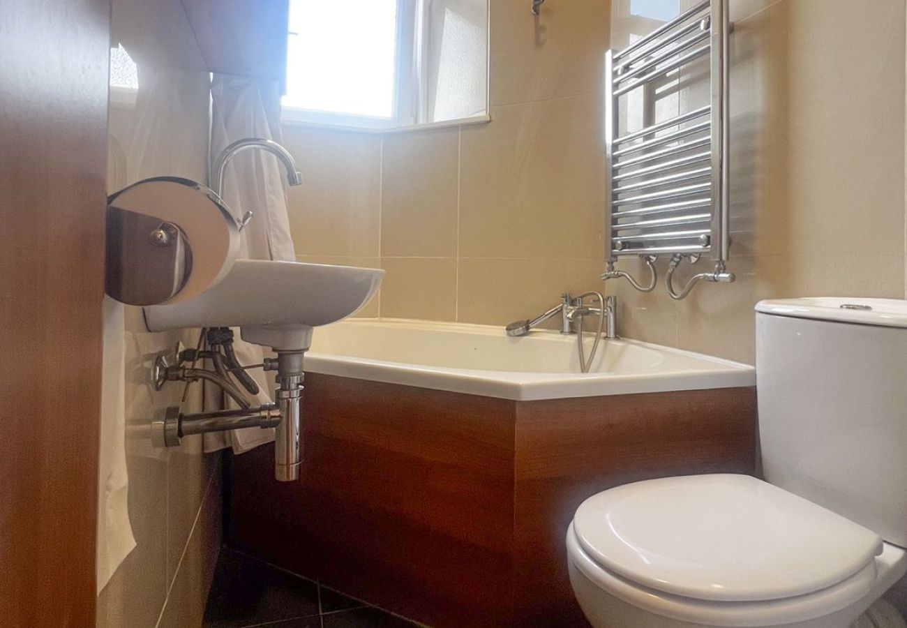Apartment in Edinburgh - Stylish 2BR Apt – Leith | Citi Living Scotland